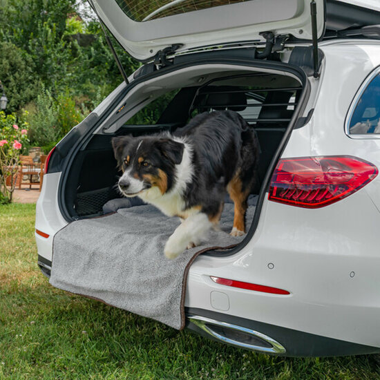 Hundematte f&uuml;r die Heckklappe &ndash; mit Sto&szlig;stangenschutz