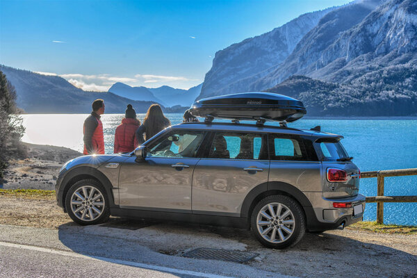 Wie montiere ich eine Dachbox? | Blog